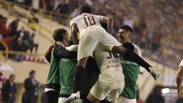 Universitario gana en casa a Binacional y duerme puntero