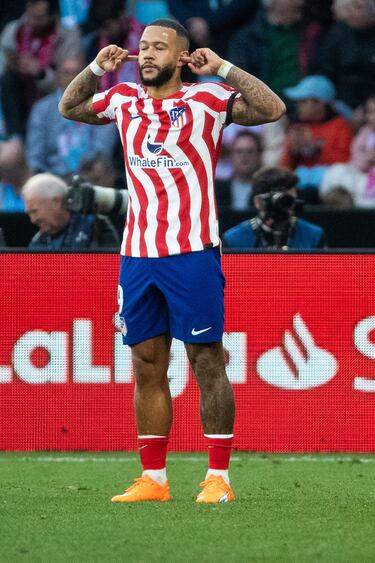 Estreno goleador del delantero neerlandés con el Atlético de Madrid. Su primer gol le dio el triunfo al conjunto rojiblanco. En la imagen Memphis celebra el único gol del encuentro.