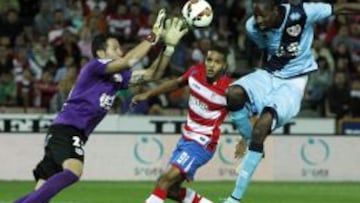 Toño y Abdoulaye desbaratan uno de los ataques del Granada del viernes pasado.