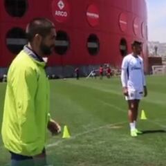 El día que el flamante '9' albo fue desafiado por Reinaldo Navia: ¿quién ganó?