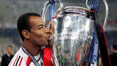 El lateral derecho consiguió dos Copas Libertadores seguidas con Sao Paulo (1992 y 1993). 14 años después, en 2017, levantó la Champions League con el Milan.