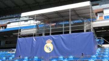Miles de turistas visitan Madrid estos d&iacute;as. Muchos de ellos pasan por el Tour del Bernab&eacute;u. Ayer fueron los primeros en darse cuenta de que el Real Madrid presentar&aacute; a Bale en breve.