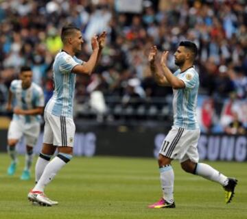 Celebración del gol de Erik Lamela, primer tanto del partido.