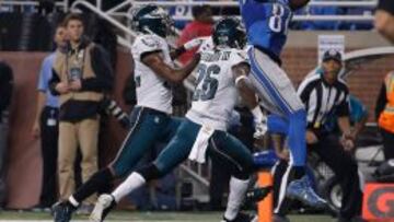 Calvin Johnson coge un balón para TD ante la defensa de Eric Rowe y Walter Thurmond.