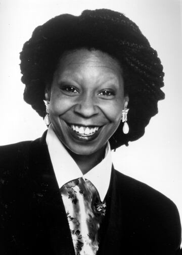 La maravillosa vidente de Ghost o la inolvidable monja de Sister Act tuvo un curioso trabajo antes de dedicarse a la interpretaci車n. Whoopi estudi車 est谷tica y comenz車 en esa profesi車n como maquilladora de cad芍veres en una morgue.