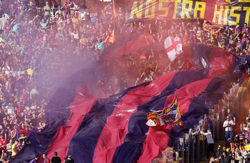 Gran ambiente en las gradas del Estadio Olímpico Lluís Companys.