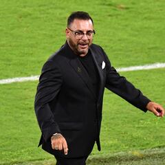 Antonio Mohamed no le cierra las puertas a Chivas