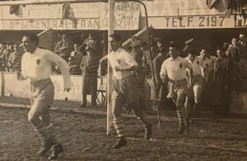 22 de enero de 1950 (San Juan), Osasuna 1 - Zaragoza 0. El capitán Alonso encabeza la salida del Zaragoza al campo. Detrás Belló II, Noguera, Jugo, Echániz...