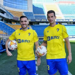 El Cádiz presenta oficialmente a Lucas Pérez y Luis Hernández