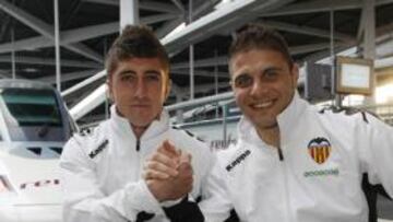 <b>PREPARADOS. </b>Pablo Hérnandez y Joaquín posan ayer por la tarde antes de tomar el AVE a Madrid. Esta noche, ocuparán los extremos.