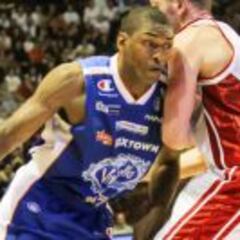 Metta World Peace debuta con 16 puntos y derrota en el Cantú