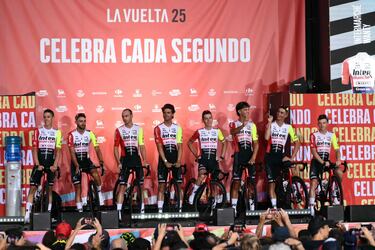 El conjunto del Intermarche Wanty durante la presentación de La vuelta.