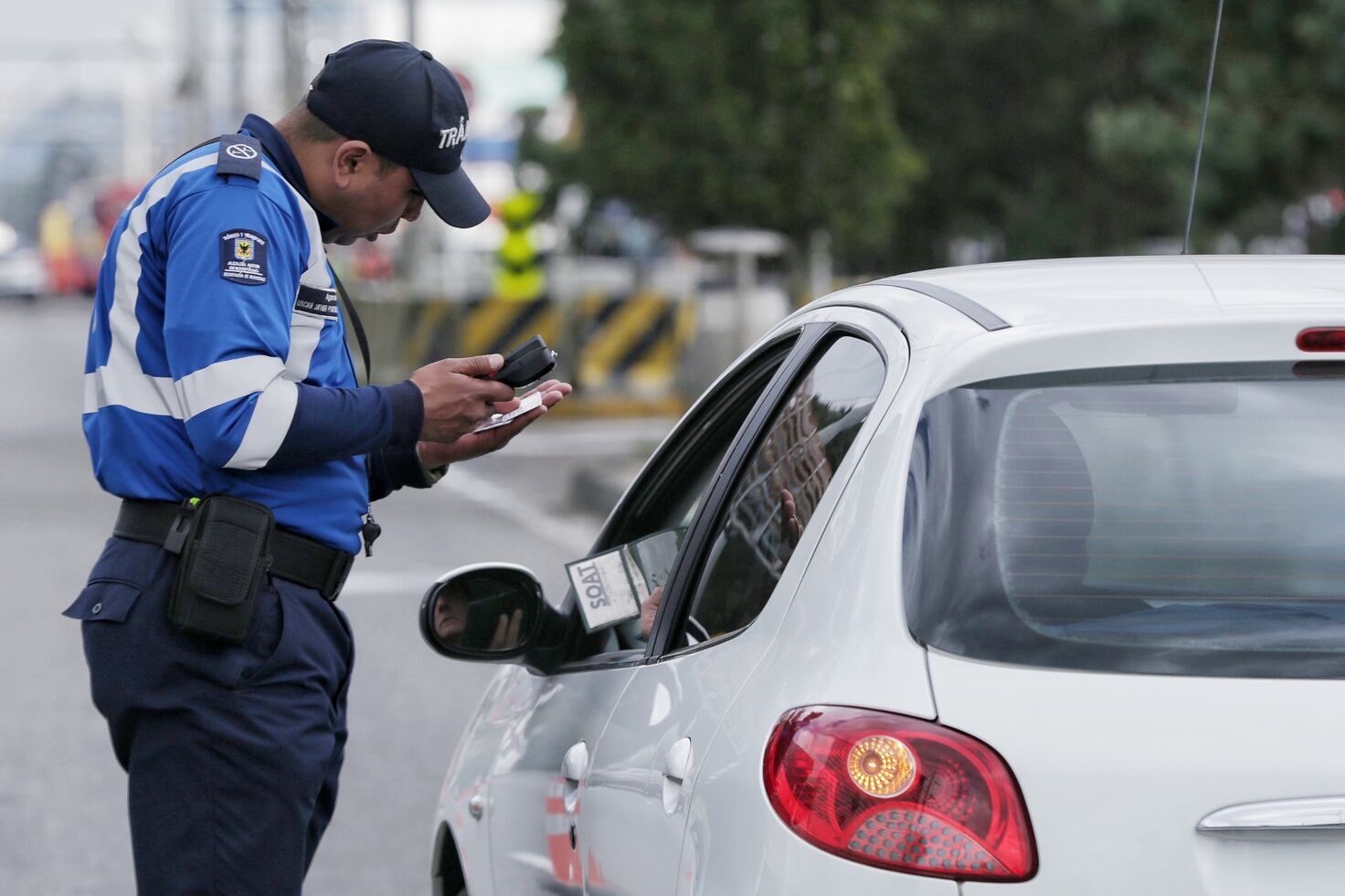 El sticker 'No PDA' se multiplica en los vehículos colombianos como respuesta a bases de datos desactualizadas — image 1
