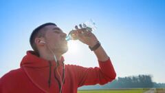 Más allá del marketing: por qué un suero oral no es lo mismo que una bebida deportiva