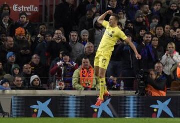 Chéryshev celebra un gol, con el Villarreal, en el Camp Nou.