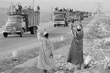 El 6 de noviembre de 1975, Marruecos lanzó la Marcha Verde que invadió y ocupó el Sáhara español con 350.000 marroquíes desarmados que ocuparon pacíficamente los territorios, aunque llevaban apoyo militar camuflado. El rey Hassan II de Marruecos se dio cuenta de que eran los últimos momentos del gobierno franquista y con esta maniobra política presionó para reclamar el territorio. Se resolvió el 14 de noviembre, con la firma de los Acuerdos de Madrid y la retirada de España transfiriendo la administración del Sáhara Occidental a Marruecos.