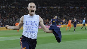 Celebración de Andrés Iniesta en la final de la Copa del mundo de 2010 celebrada en Sudáfrica. El centrocampista español, tras anotar el gol, mostró una camiseta en la que se podía leer: "Dani Jarque, siempre con nosotros".
