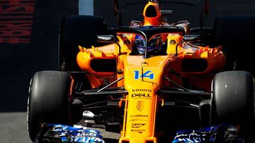 Alonso con el McLaren en Silverstone.