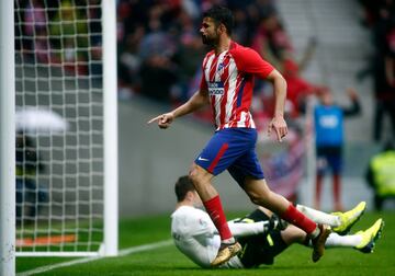 Diego Costa celebra el 2-0.