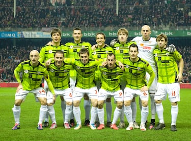 En la 2011-12, se produjo una de las mayores gestas que se han vivido en la historia de la Copa del Rey. El modesto Mirandés, que, por aquel entonces, se encontraba en la categoría de Segunda B, pudo hacer historia en una de las competencias más exigentes de nuestro fútbol. Aquel conjunto, liderado por Pablo Infante, se puso en el mapa futbolístico español gracias a sus buenos resultados. De hecho, al final de dicha temporada, los burgaleses pudieron subir a Segunda, entrando de lleno en el fútbol profesional. Este conjunto fue una de las grandes revelaciones de dicha edición del torneo del KO, ya que fue capaz de eliminar a hasta tres equipos de Primera. Villarreal, Racing y Espanyol sucumbieron ante el empuje de un Mirandés que se quedó a las puertas de acceder a la gran final del campeonato copero. El Athletic, quien fue uno de los finalistas, fue el encargado de eliminar a una de las mayores sorpresas de los últimos tiempos en España. El resultado fue de lo más contundente, ya que en San Mamés venció por seis goles a dos, pero el Mirandés dejó su huella en la historia de la Copa del Rey.