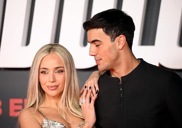 El actor Óscar Casas y la cantante Ana Mena durante el estreno de la película 'Ídolos'.