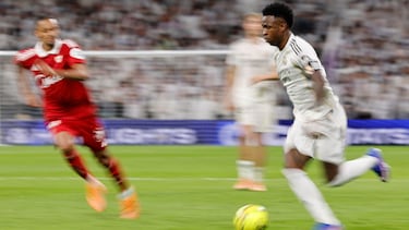 Real Madrid's Brazilian forward #07 Vinicius Junior (R) is challenged by Sevilla's Swiss midfielder #20 Djibril Sow during the Spanish league football match between Real Madrid CF and Sevilla FC at Santiago Bernabeu Stadium in Madrid on December 20, 2025. (Photo by Oscar DEL POZO / AFP)