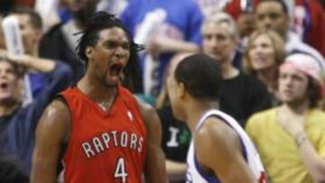 Bosh marca el triunfo de los Raptors con ocho puntos de Calderón