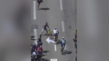 ¡Para no creer! El susto de la vida para un ciclista