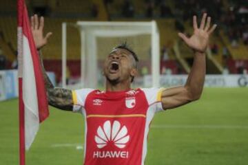 Wilson Morelo celebra su primer gol ante Liga de Loja.