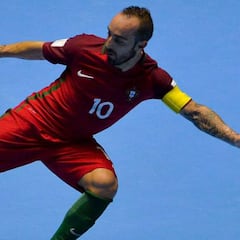 Imparable Ricardinho: hat-trick y Portugal pasa primera de grupo