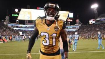 Davon House celebra el triunfo de los Jaguars sobre los Tennessee Titans.