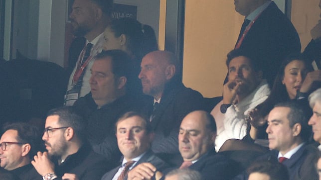 Monchi lima asperezas con el Sevilla... y sigue a Loic Badé