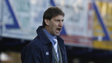 Tony Adams, Manager of Portsmouth gestures during a match against Swansea City during their FA Cup Fourth round football match at Fratton Park in Portsmouth, Southern England on January 24, 2009. AFP PHOTO/IAN KINGTON - FOR EDITORIAL USE ONLY Additional licence required for any commercial/promotional use or use on TV or internet (except identical online version of newspaper) of Premier League/Football League photos. Tel DataCo +44 207 2981656. Do not alter/modify photo.