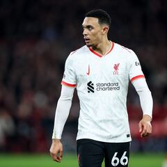 Alexander-Arnold, a por el volantazo final