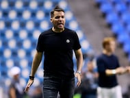 Soccer Football - Liga MX - Cruz Azul v Atletico San Luis - Estadio Cuauhtemoc, Puebla, Mexico - March 7, 2026 Cruz Azul coach Nicolas Larcamon during the match REUTERS/Eloisa Sanchez