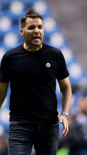 Soccer Football - Liga MX - Cruz Azul v Atletico San Luis - Estadio Cuauhtemoc, Puebla, Mexico - March 7, 2026 Cruz Azul coach Nicolas Larcamon during the match REUTERS/Eloisa Sanchez