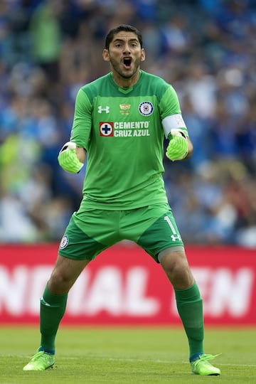 Capitán del Cruz Azul y titular indiscutible de la máquina, a pesar de no entrar a liguilla siempre mostró un buen nivel debajo del arco.