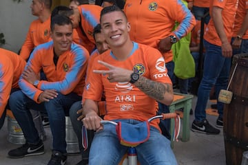 Mateus pidió irse en el triciclo para la práctica del equipo...