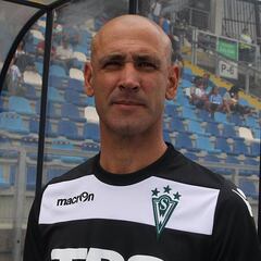 Eduardo Espinel se abre a la posibilidad de que Opazo parta