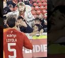 Loyola se iba de la cancha, un hincha lo llamó y el chileno sorprendió a todos con esto