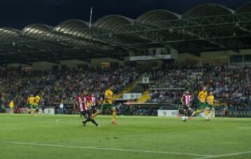 0-1. Merino marc¨® el primer gol.