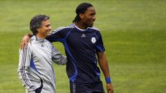 Jose Mourinho y Didier Drogba, en 2007 en un entrenamiento con el Chelsea. 