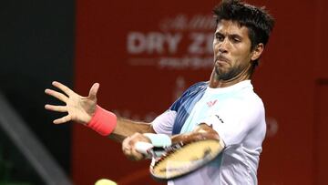 Fernando Verdasco devuelve una bola ante Go Soeda en el Rakuten Open 2016 de Tokio.