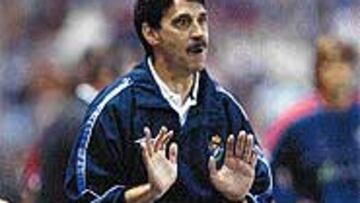 En medio mes se sabrá si Moré sigue en el banquillo vallisoletano.