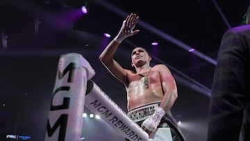 LAS VEGAS, NEVADA - JUNE 15: Light heavyweight boxer David Benavidez celebrates after 12 rounds against Oleksandr Gvozdyk in a fight for an interim WBC light heavyweight title at MGM Grand Garden Arena on June 15, 2024 in Las Vegas, Nevada. Benavidez won the title by unanimous decision. Steve Marcus/Getty Images/AFP (Photo by Steve Marcus / GETTY IMAGES NORTH AMERICA / Getty Images via AFP)