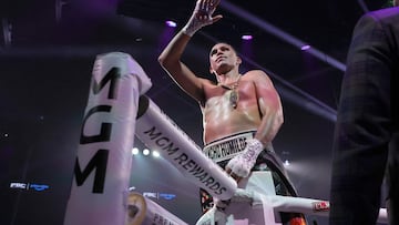 LAS VEGAS, NEVADA - JUNE 15: Light heavyweight boxer David Benavidez celebrates after 12 rounds against Oleksandr Gvozdyk in a fight for an interim WBC light heavyweight title at MGM Grand Garden Arena on June 15, 2024 in Las Vegas, Nevada. Benavidez won the title by unanimous decision. Steve Marcus/Getty Images/AFP (Photo by Steve Marcus / GETTY IMAGES NORTH AMERICA / Getty Images via AFP)