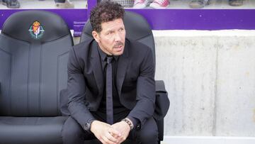 Simeone, en el banquillo de Zorrilla, donde el Atl&eacute;tico volvi&oacute; a quedarse sin gol por cuarta vez en cinco partidos de Liga. 