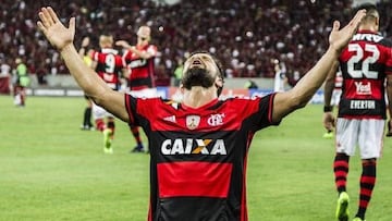 Diego Ribas celebra el gol anotado ante Botafogo en Copa do Brasil.