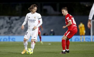 Modric y Rakitic.