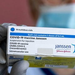 Científicos vacunados con Janssen se ponen una dosis más de Pfizer